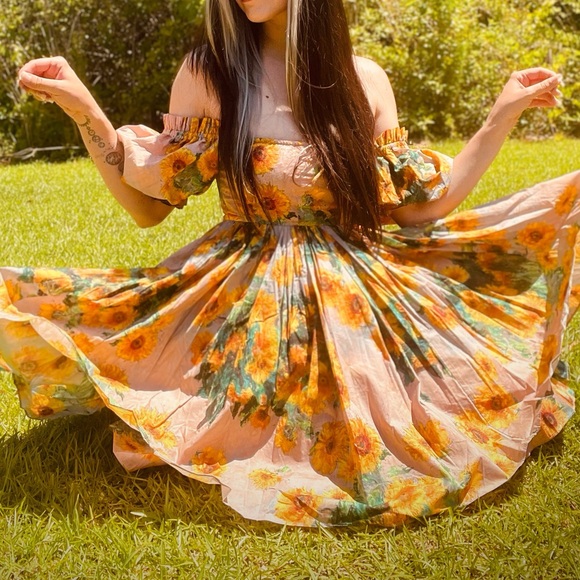 selkie beach day dress Monet Sunflower Size:M (In-Rental) France that he painted Web Collection: The Zoey Dress Bella Hadid in Blue